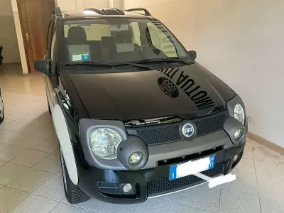 Usata Fiat Panda 4x4 Cross 69 CV (50 kW) 2006 Nero Utilitaria