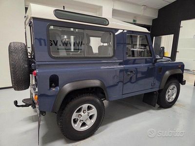 Usata Land Rover Defender 122 CV (89 kW) 2010 Blu Station wagon