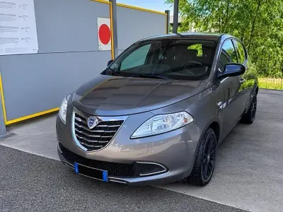 Usata Lancia Ypsilon Gold 95 CV (69 kW) 2012 Grigio Utilitaria