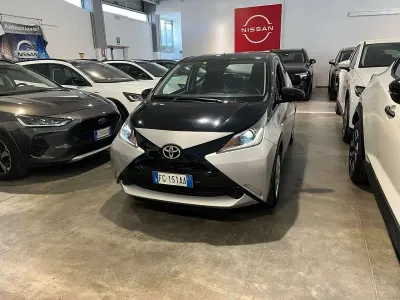 Usata Toyota Aygo X-play 69 CV (50 kW) 2016 Grigio Utilitaria