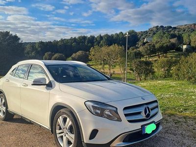 Usata Mercedes GLA180 110 CV (80 kW) 2015 Bianco SUV