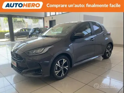 Nuova Toyota Yaris Hybrid SR 92 CV (67 kW) 2026 Grigio Berlina
