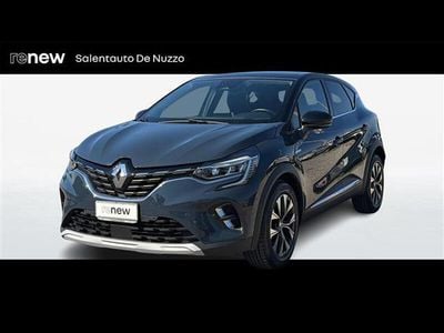 Usata Renault Captur Intens 101 CV (74 kW) 2023 Blu scuro SUV