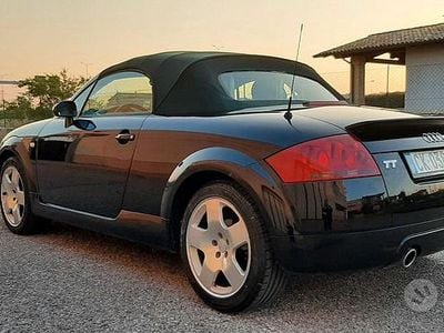 Begagnad Audi TT Sport 225 HK (165 kW) 2000 Svart Sportkupé