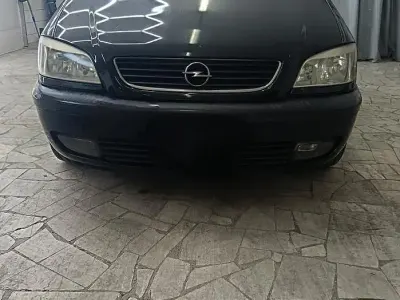 Usata Opel Zafira 101 CV (74 kW) 1999 Nero Monovolume