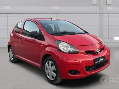 Second-hand Toyota Aygo Connect Style 68 CP (50 kW) 2011 Roșu Hatchback