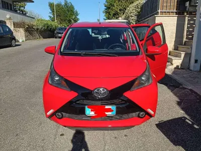 Usata Toyota Aygo X-cite 69 CV (50 kW) 2017 Rosso Utilitaria