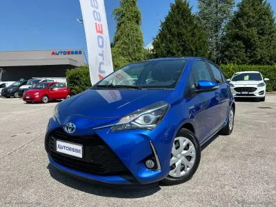 Usata Toyota Yaris Hybrid Active 101 CV (74 kW) 2019 Blu/azzurro Berlina