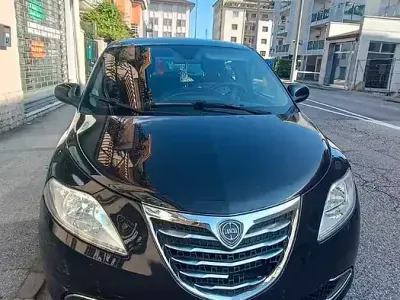 Usata Lancia Ypsilon 69 CV (50 kW) 2015 Nero Utilitaria