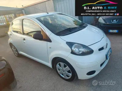 Usata Toyota Aygo Connect Style 68 CV (50 kW) 2011 Bianco Utilitaria
