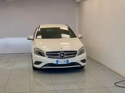 Usata Mercedes A180 109 CV (80 kW) 2015 Bianco Berlina