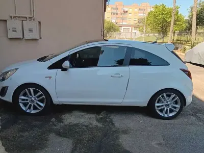 Usata Opel Corsa Color Edition 95 CV (69 kW) 2011 Bianco Utilitaria