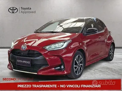 Begagnad Toyota Yaris Hybrid Style 92 HK (67 kW) 2020 Röd Sedan