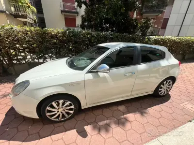 Usata Alfa Romeo Giulietta 140 CV (102 kW) 2014 Bianco Utilitaria