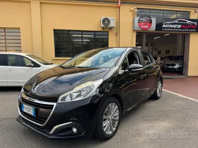 Usata Peugeot 208 Allure 82 CV (60 kW) 2017 Nero Utilitaria