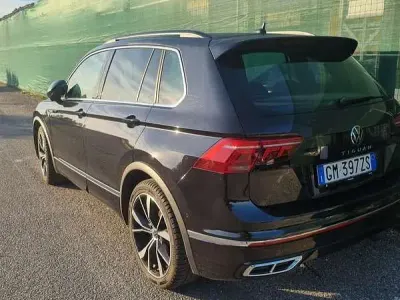 Usata VW Tiguan R-line 150 CV (110 kW) 2023 Nero SUV
