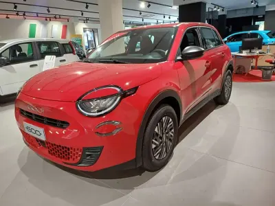 Nuova Fiat 600 101 CV (74 kW) 2025 Rosso passione SUV