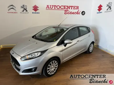 Usata Ford Fiesta 75 CV (55 kW) 2016 Argento Berlina
