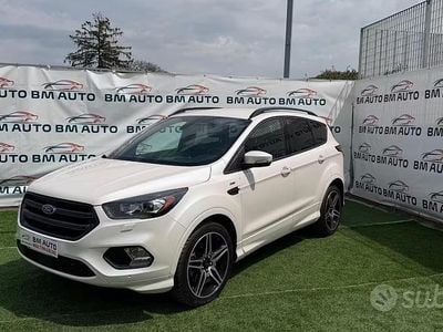 Begagnad Ford Kuga ST-Line 120 HK (88 kW) 2017 Vit SUV