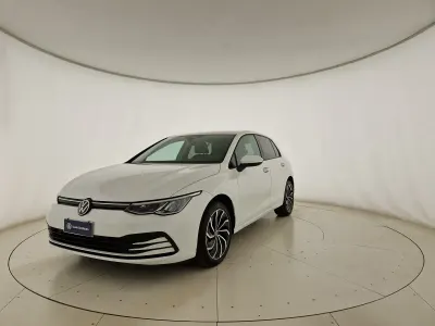 Usata VW Golf VIII Life 110 CV (80 kW) 2023 Pure white Berlina