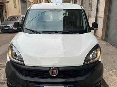 Usata Fiat Doblò Lounge 95 CV (69 kW) 2019 Bianco Monovolume