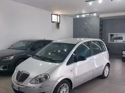 Usata Lancia Musa 95 CV (69 kW) 2012 Grigio Monovolume