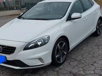 Usata Volvo V40 120 CV (88 kW) 2016 Bianco Station wagon