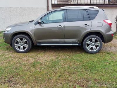 usata Toyota RAV4 2.0i 16V cat 5 porte