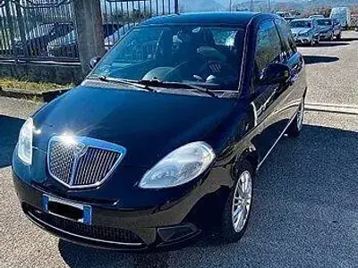 Usata Lancia Ypsilon 69 CV (50 kW) 2010 Nero Utilitaria