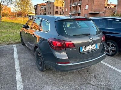 Usata Opel Astra 130 CV (95 kW) 2013 Grigio Station wagon