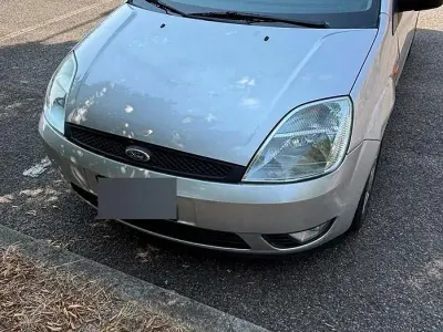 Usata Ford Fiesta 80 CV (58 kW) 2004 Grigio Utilitaria