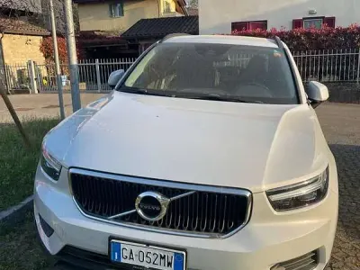 Usata Volvo XC40 Momentum 129 CV (94 kW) 2020 Bianco SUV