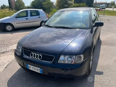 Usata Audi A3 Ambition 110 CV (80 kW) 1999 Bluazzurro Utilitaria