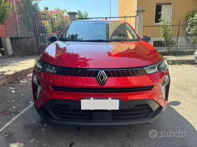 Usata Renault Captur 101 CV (74 kW) 2024 Rosso SUV