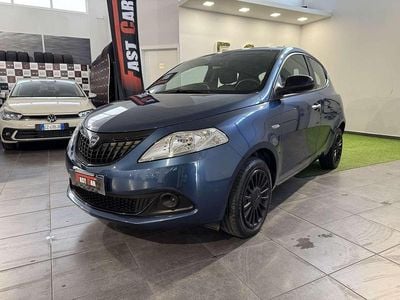 Usata Lancia Ypsilon Silver 69 CV (50 kW) 2023 Blu/azzurro Utilitaria