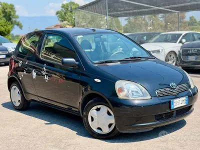 Usata Toyota Yaris 68 CV (50 kW) 2002 Blu Berlina