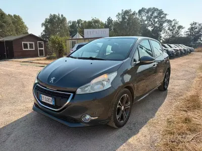 Usata Peugeot 208 Allure 82 CV (60 kW) 2015 Grigio Utilitaria