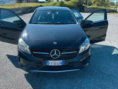 Begagnad Mercedes A180 109 HK (80 kW) 2018 Svart Sedan