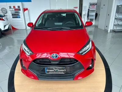 Usata Toyota Yaris Hybrid Trend 92 CV (67 kW) 2023 Rosso Berlina