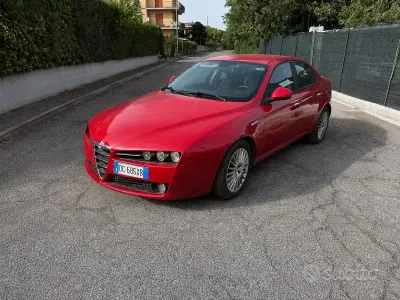 Usata Alfa Romeo 159 Distinctive 160 CV (117 kW) 2006 Rosso Berlina