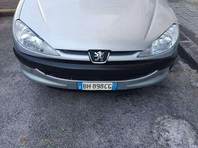 Usata Peugeot 206 60 CV (44 kW) 2000 Grigio Utilitaria