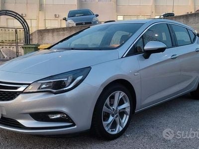 Usata Opel Astra Innovation 110 CV (80 kW) 2019 Argento Berlina