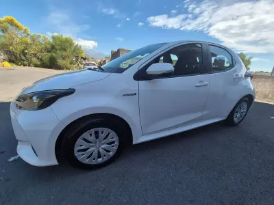 Usata Toyota Yaris Hybrid Business Edition 92 CV (67 kW) 2021 Bianco Berlina