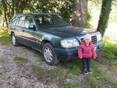 Begagnad Mercedes 200 105 HK (77 kW) 1995 Grön Kombi