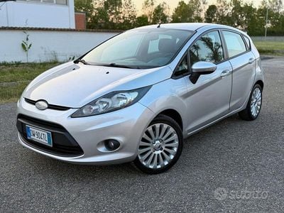 Usata Ford Fiesta Titanium 82 CV (60 kW) 2009 Grigio Utilitaria