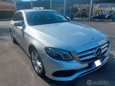 Usata Mercedes E220 184 CV (135 kW) 2016 Grigio Berlina