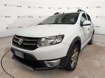 Usata Dacia Sandero Lauréate 90 CV (66 kW) 2013 Bianco Berlina