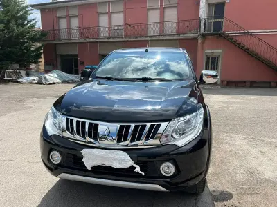 Usata Mitsubishi L200 181 CV (133 kW) 2016 Nero Pick-up