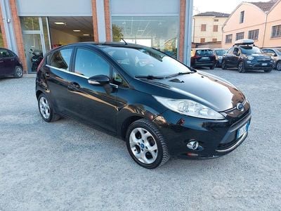 Begagnad Ford Fiesta 60 HK (44 kW) 2011 Svart Sedan