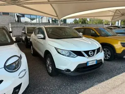 Usata Nissan Qashqai Acenta 116 CV (85 kW) 2015 Bianco SUV